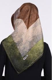 Sefamerve Karaca Desenli Esarp 90129 01 Koyu Yesil Bej Esarp Stil Bej