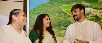 Gracy singh (born 20 july 1980 in delhi, india) is an indian actress. Brahma Kumari Sister Yogini Gracy Singh And Vivek Oberoi Share A Moment At A Spiritual Talk By Brahma Kumari Sister Shivani Yogini Gracy Singh Brahma Kumaris