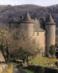 Ot Chataigneraie Cantal On Instagram Chateau Medieval De Senezergues En Chataigneraiecantalienne Cantal Can Military Fortification Castle Monument Valley