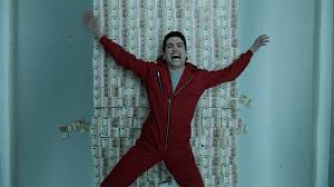 La casa de papel es una producción de netflix que tiene como elemento central un robo, pero es también sobre el deseo de sus protagonistas por hacerse notar en el mundo y tener cierta credibilidad, y a decir verdad, lo. La Casa De Papel Le Cinque Canzoni Piu Iconiche Della Serie