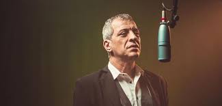 23:02η amc του αρον ανεβαίνει με ποπ κορν και tweets. Zmo3mnsolomv8m