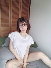 深田えいみ 大喜利お姉さん on twitter school girl dress girl girls skirts fashion