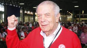 Su abuelo materno, ulises bidou, de origen francés, se castellanizó el apellido al instalarse en sevilla; Wgspgtwihooojm