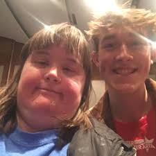 From the American Horror Story (@ahsfx) days, Leslie with one of his  favorite actors of all time, @mssarahcatharinepaulson.