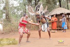 Ein besuch ist ein muß, wenn man in nairobi etwas zeit hat. Bomas Of Kenya Limited Since 1971 Bomas Of Kenya Has Been A Boiling Pot Of Culture Hosting Over 20 Traditional Homesteads And A Wide Range Of Cultural Dances From Different Ethnic