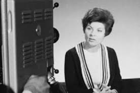 Erőss mónika a jogi esetekből ismert dr. Az Egesz Orszag Osszefogott A Magyar Televizios Legendaert Meg Is Lett Az Eredmenye Hazai Sztar Femina