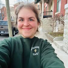 What are some must-do places to visit in Louisville, KY, including  restaurants?