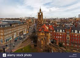 Learn english in newcastle university city with great social life. Newcastle Upon Tyne Stadtzentrum Mit St Nikolaus Kathedrale Und Schwarze Pforte Im Hintergrund Vom Bergfried Aus Gesehen Stockfotografie Alamy