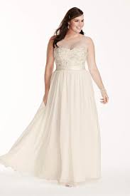 David S Bridal Has Beautiful Plus Size Wedding Dresses That Come In A Variety Of Sizes Full Figured Style Bruidskleding Plus Size Bruiloft Lace Wedding Dress