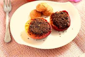 Le pesche ripiene vengono servite di solito calde o tiepide ma sono ottime anche fredde, magari accompagnate dal gelato, per un dessert completo se le vostre pesche sono troppo acquose, prima di utilizzarle per la ricetta date una sbollentata veloce in padella, oppure passatele in forno, così da. Pesche Ripiene All Amaretto