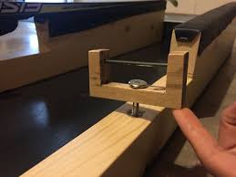 Fixation Pour Farter Le Ski Un Boulon Est Colle A La Table Et La Vis Ajuste La Hauteur Skiing Nordic Skiing Cross Country Skiing