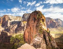 If you dare make it up to the top, climbers are rewarded with a. The Angels Landing Hike The One Hack No One Tells You To Beat The Crowds Walk My World