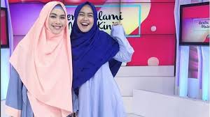 Oki setiana dewi mengaku tersentuh dengan puisi dari seorang anak tersebut. Ingatkan Ria Ricis Soal Adab Berteman Oki Setiana Dewi Ada Batasnya