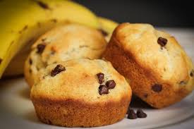 Recette De Mini Muffins Legers A La Banane Recette Muffin Leger Recette Muffin Banane Mini Desserts