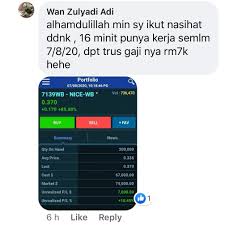 Untuk ulat yang hidup di dataran tinggi pada umumnya berwarna coklat. Facebook