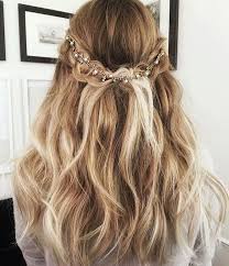 Take a look at 28 fancy braided hairstyles for long hair 2016 in this post and draw some inspirations! 5 Simple Holiday Updos That Look Amazing On Curly Hair In 2020 Hair Styles Hairstyle Long Hair Styles