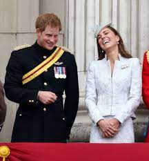 Ohne seine frau hätte er es nicht geschafft, seine royalen verpflichtungen abzugeben, erzählt der royal. Prinz Harry Der Witzeerzahler Am Liebsten Bringt Er Kate Zum Lachen Prinz Harry Herzogin Catherine Hollywood Fashion