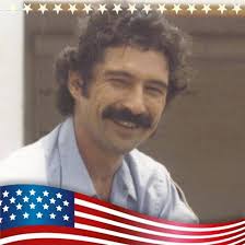 Can men wear shorts to dinner