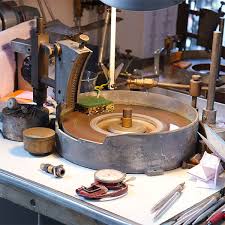 Epingle Sur Notre Atelier Lapidaire Our Lapidary Workshop