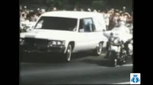 Elvis presley death in memory sign in memphis, tennessee on august 18th, 1977. Elvis Presley Funeral Procession August 18 1977 Youtube