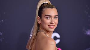 Filed under celebrity hair , celebrity hairstyles , dua. Dua Lipa Made Another Case For Hair Barrettes Teen Vogue