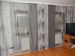 Moderne Weiss Graue Schiebegardine Furs Wohnzimmer Mit Grossstadtmotiven Http Www Gardinen Deko De Moderne We Moderne Raumteiler Gestreifte Vorhange Gardinen