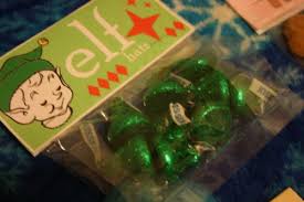 Christmas Treat Bags Used Green Wrapped Hershey S Kisses For This Design Christmas Treat Bags Christmas Treats Treat Holder