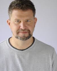 Warren Scott's Instagram, Twitter & Facebook