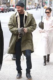 David Beckham Walks Out With Victoria While Dressed In A Kent And Curwen Parka And Adidas Black Leather Shoes ベージュ ジャケット メンズ ミリタリージャケット コーデ メンズ メンズ スタイル