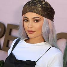 Kylie Jenner confuses fans with unbelievable string bikini picture