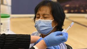 Even a week ago, fewer than one in 10 shots given went to a that includes at least 45,000 in ontario and 7,000 in manitoba. First Health Care Workers To Be Vaccinated Against Covid 19 In Ontario Get Second Dose Ctv News