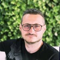 200+ profili według frazy „Tom”