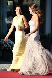 Prince Carl Philip S Girlfriend Sofia Hellqvist With A Close Friend Of Swedish Princess Madeleine Arrive For The Pr Prinzessin Madeleine Hochzeit Konigin Kleid