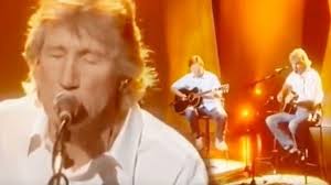 Roger Waters Eric Clapton Wish You Were Here Eric Clapton Roger Waters Play Soulful Acoustic Wish You Were Here Nel 2020 Ricordi