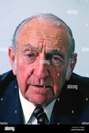 Dennis hewitt hi-res stock photography and images