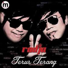 Womensbeuaty Fashion Tetaplah Disini Jangan Pergi Mp3 Download Album Download Lagu Dj