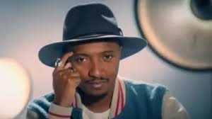 The striped sweater vintage Nancy Wheeler (Natalia Dyer) in Stranger Things  (S01E03)