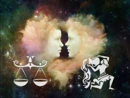 Wie erobert man sein herz und was ist ihm in der beziehung wichtig? Waage Und Wassermann Traumpaar Der Sternzeichen