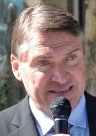 Basran outspends Dyas in Kelowna mayoral race