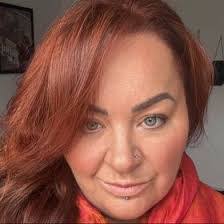 Lisa Postle's Instagram, Twitter & Facebook