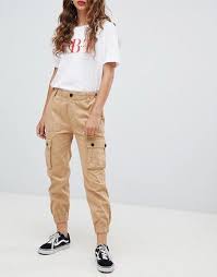 Bershka Black Cargo Pants With Chain Vintage Pants Outfits That Will Make You Drip In 2020 Cargo Pants Outfit Pants For Women Cargo Pants Women