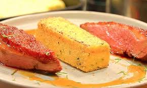 Faites chauffer une poêle à feu moyen avant d'y placer les magrets en prenant soin de laisser la peau en. Magret De Canard Et Polenta Croustillante La Recette