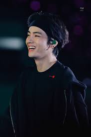 A section of fans went gaga over tae's boxy smile and uniqueness . Smile Kim Taehyung 2020 Photos Sounds Perfect Wahhhh I Don T Wanna Winati Nadia