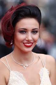 Her birthday, what she did before fame, her family life, fun trivia facts, popularity rankings, and more. Delphine Wespiser Trust Us You Ll Want To See The Dreamiest Beauty Looks From The 2018 Cannes Film Festival Popsugar Beauty Middle East Photo 19
