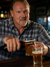I bet I can't find one woman that doesn't drink alcohol everyday  #traceadkins