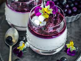 Panna Cotta A La Vanille Et Aux Myrtilles Recettes Recette Recette Myrtille Recette Myrtille
