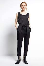 Ne pas rentrer dans une case pourrait être la définition de la marque cop copine. Combi Pantalon Noire Guggen Combinaison Noir Cop Copine
