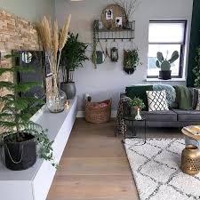 Bagian sebelah kiri untuk meletakkan tv, dan sebalah kanan tempat untuk meletakkan speaker dan hiasan berupa lukisan. 6 Desain Ruang Tv Minimalis Ala Skandinavia Cantik Sederhana