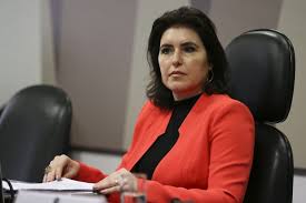 Simone tebet (27 şubat 1970 doğumlu) brezilyalı bir politikacıdır. Politica Sabatina De Aras Nao Interfere Em Calendario Da Ccj Diz Simone Tebet