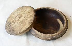 It will hold up to 20 hen's eggs, depending on egg size. Antique 19 C Primitive Wooden Sugar Bowl Plate Country Rustic Kitchen Decor Ebay